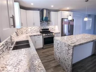 Photo #5: 2168718 Listing 