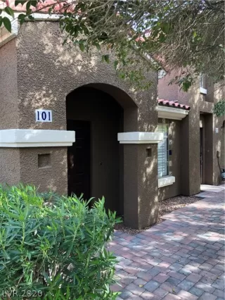 Photo #3: 2168735 Listing