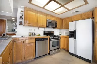 Photo #5: 2168798 Listing