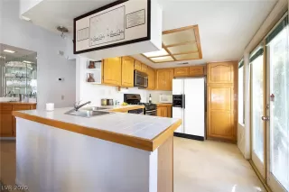 Photo #6: 2168798 Listing