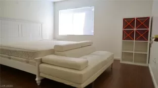 Photo #6: 2168951 Listing 