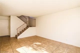 Photo #5: 2169308 Listing