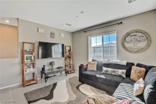 Photo #4: 2169515 Listing