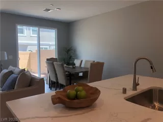 Photo #4: 2169528 Listing