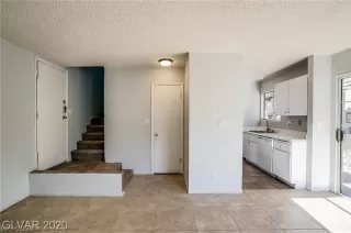 Photo #4: 2169563 Listing