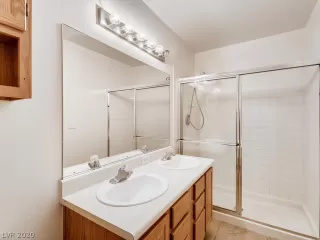 Photo #5: 2169590 Listing