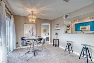 Photo #4: 2169813 Listing