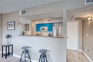 Photo #5: 2169813 Listing