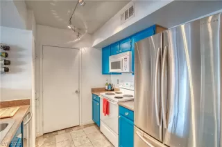 Photo #6: 2169813 Listing