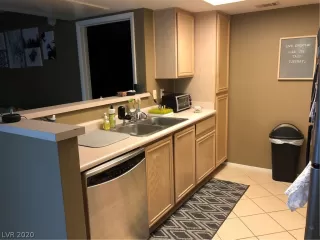 Photo #2: 2169817 Listing