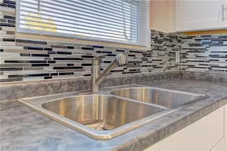 Photo #4: 2169888 Listing