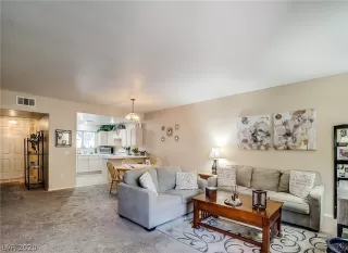 Photo #4: 2170045 Listing