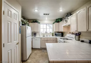 Photo #6: 2170045 Listing