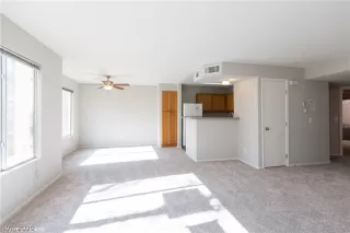 Photo #5: 2170080 Listing