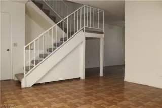 Photo #5: 2170192 Listing