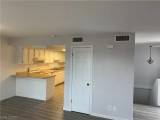 Photo #3: 2170330 Listing