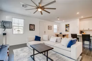 Photo #5: 2170367 Listing