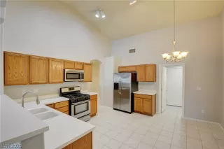 Photo #4: 2170803 Listing 