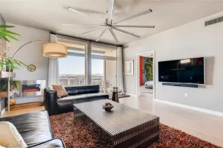 Photo #4: 2170873 Listing