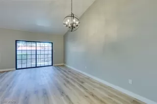 Photo #4: 2170927 Listing