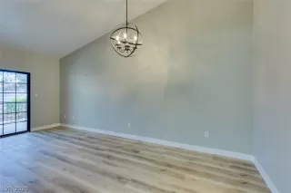 Photo #5: 2170927 Listing