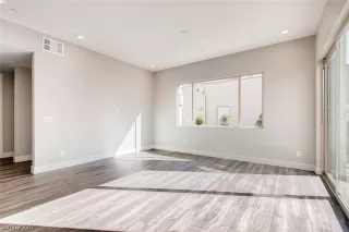 Photo #2: 2171561 Listing 