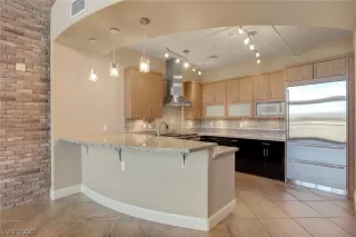 Photo #2: 2171581 Listing 