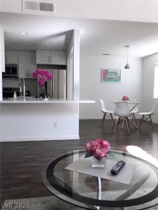 Photo #2: 2171910 Listing