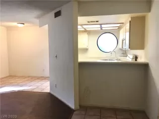 Photo #5: 2172000 Listing 