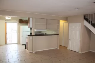 Photo #5: 2172413 Listing