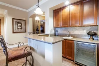 Photo #6: 2172433 Listing