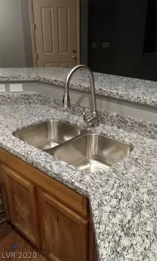 Photo #5: 2172545 Listing