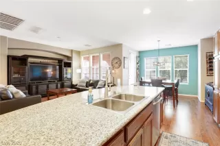 Photo #4: 2172788 Listing