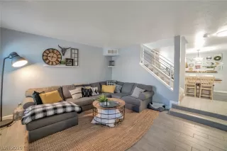 Photo #5: 2172837 Listing