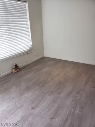 Photo #5: 2172987 Listing