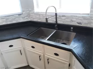 Photo #5: 2173164 Listing