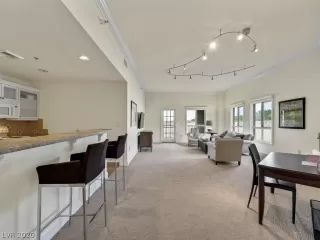 Photo #4: 2173942 Listing