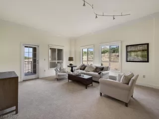 Photo #5: 2173942 Listing