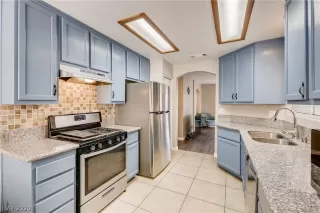 Photo #4: 2174218 Listing