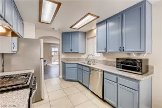 Photo #5: 2174218 Listing