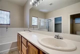 Photo #3: 2174325 Listing