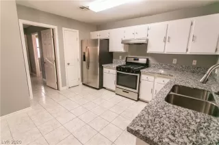 Photo #4: 2174376 Listing