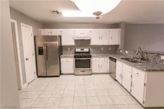 Photo #5: 2174376 Listing