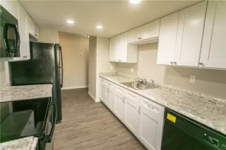 Photo #4: 2174382 Listing