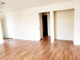 Photo #3: 2174422 Listing