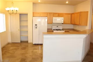 Photo #3: 2174424 Listing