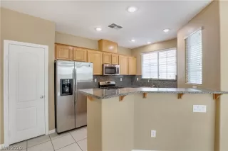 Photo #5: 2174667 Listing