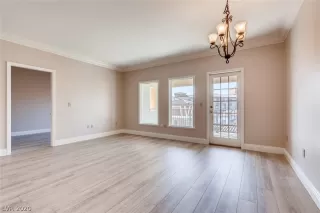 Photo #5: 2174681 Listing