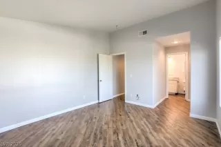 Photo #4: 2174838 Listing