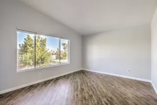 Photo #5: 2174838 Listing